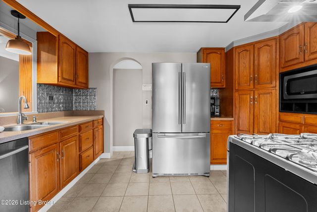 8215 Arnoldtown Rd, Louisville, KY 40214
