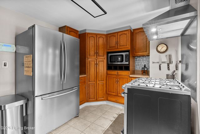 8215 Arnoldtown Rd, Louisville, KY 40214