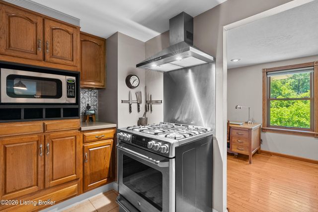 8215 Arnoldtown Rd, Louisville, KY 40214