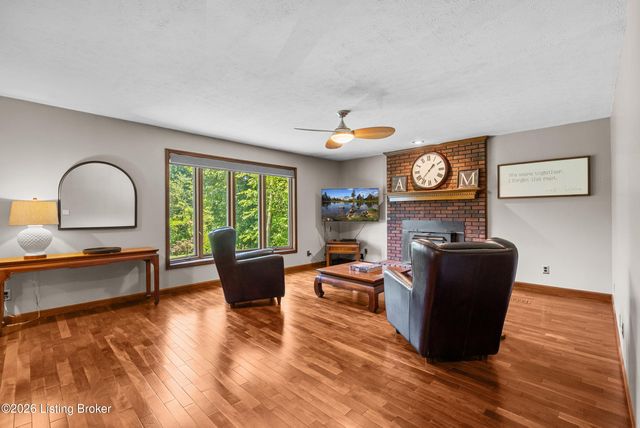 8215 Arnoldtown Rd, Louisville, KY 40214