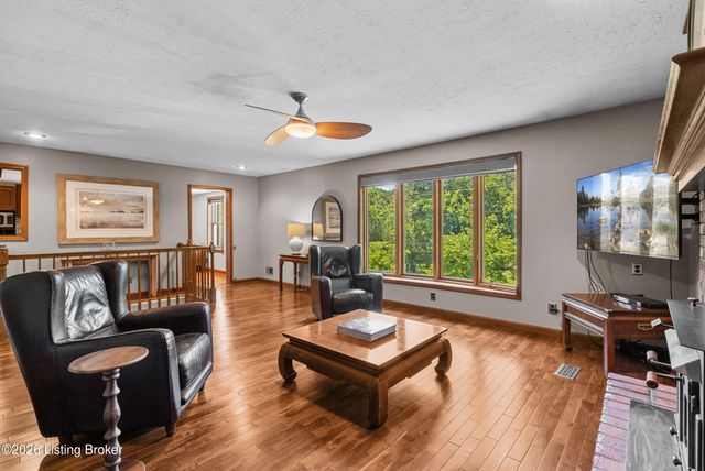 8215 Arnoldtown Rd, Louisville, KY 40214