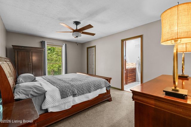 8215 Arnoldtown Rd, Louisville, KY 40214