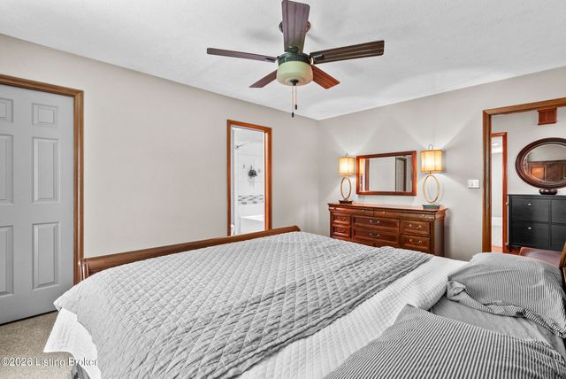 8215 Arnoldtown Rd, Louisville, KY 40214
