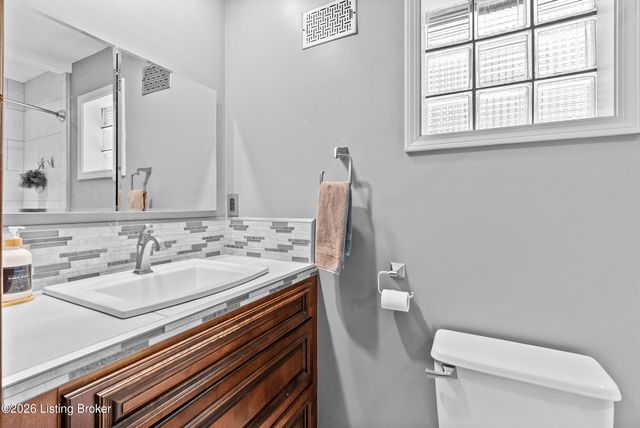 8215 Arnoldtown Rd, Louisville, KY 40214