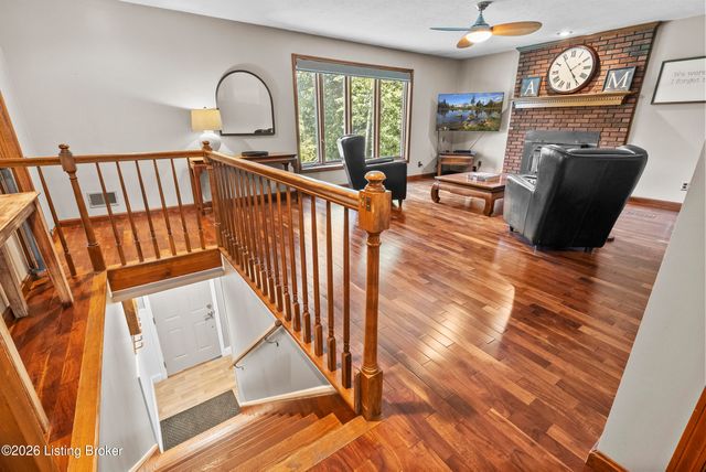 8215 Arnoldtown Rd, Louisville, KY 40214
