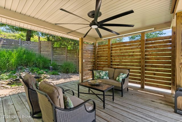 8215 Arnoldtown Rd, Louisville, KY 40214