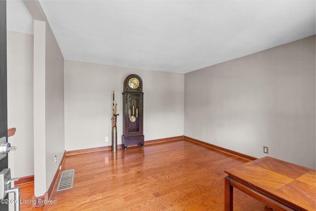 8215 Arnoldtown Rd, Louisville, KY 40214