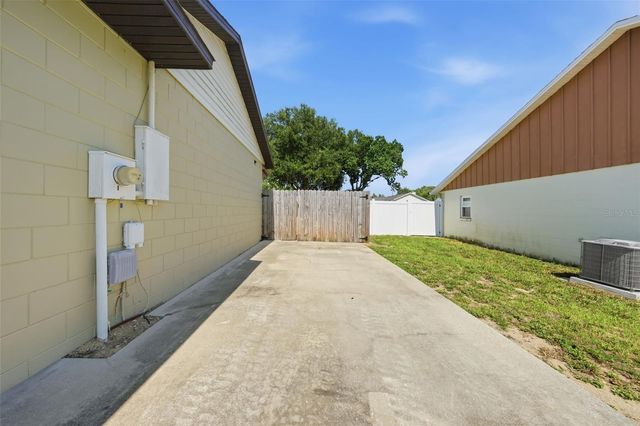 103 RIDGECREST DRIVE, Eustis, FL 32726