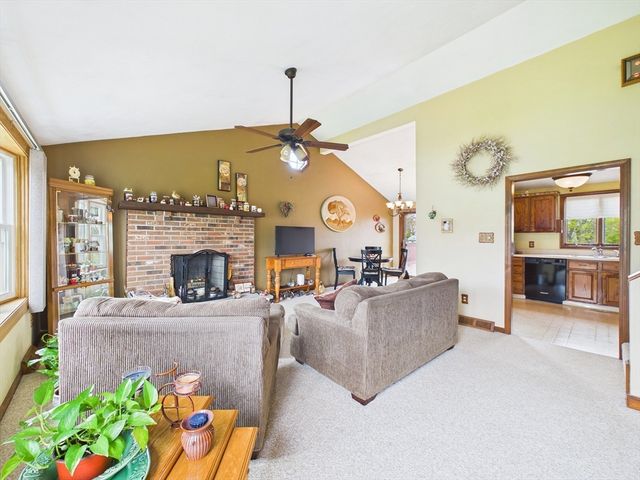 18 Duke St, Somerset, MA 02726