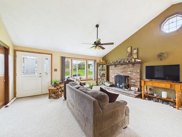 18 Duke St, Somerset, MA 02726