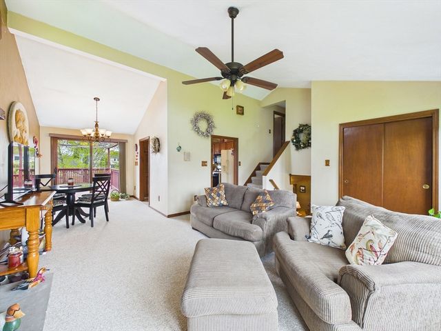 18 Duke St, Somerset, MA 02726