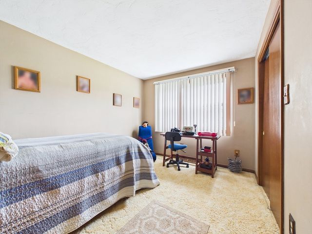 18 Duke St, Somerset, MA 02726