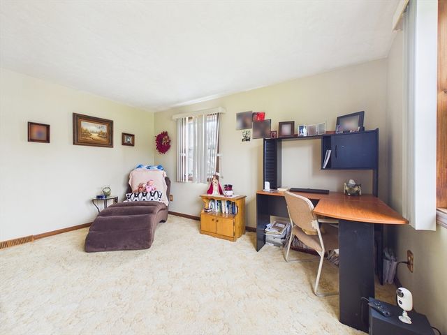 18 Duke St, Somerset, MA 02726