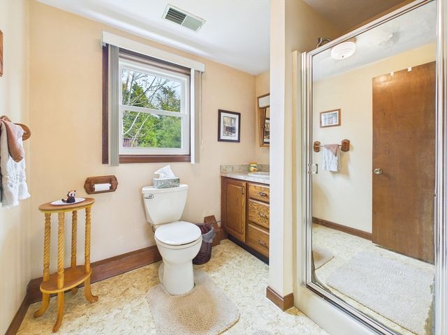 18 Duke St, Somerset, MA 02726