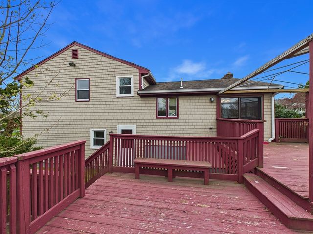 18 Duke St, Somerset, MA 02726