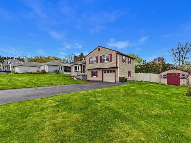 18 Duke St, Somerset, MA 02726