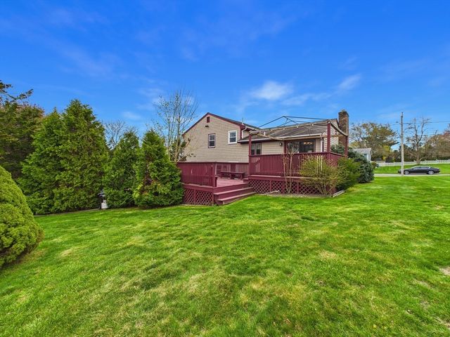 18 Duke St, Somerset, MA 02726