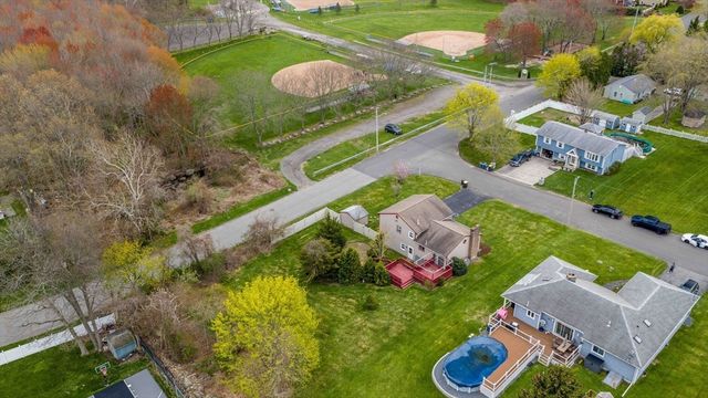 18 Duke St, Somerset, MA 02726