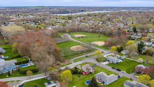 18 Duke St, Somerset, MA 02726