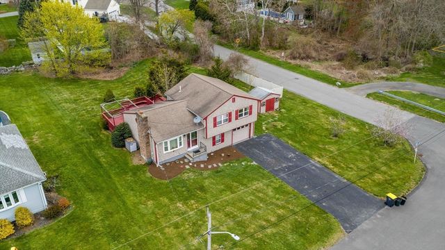 18 Duke St, Somerset, MA 02726