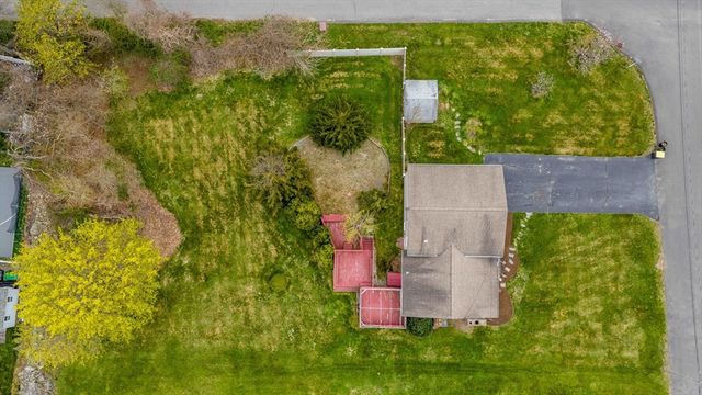 18 Duke St, Somerset, MA 02726