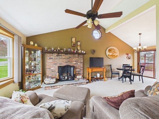 18 Duke St, Somerset, MA 02726