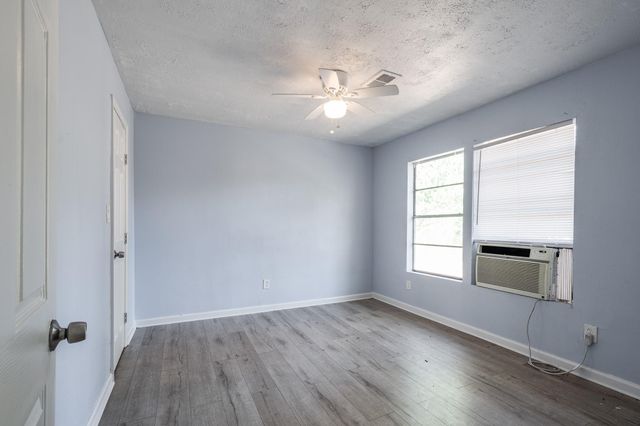 288 County Road 3316b, Cleveland, TX 77327