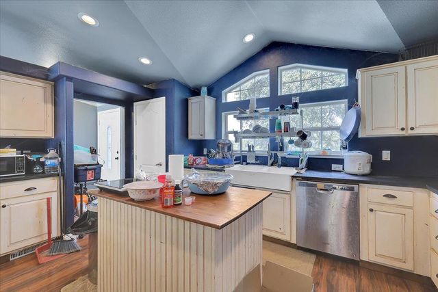 10268 Peoria Rd, Browns Valley, CA 95918