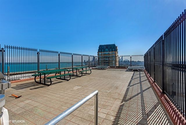 2626 N Lakeview Avenue 1604, Chicago, IL 60614