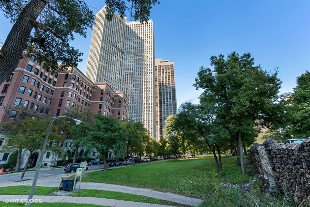2626 N Lakeview Avenue 1604, Chicago, IL 60614