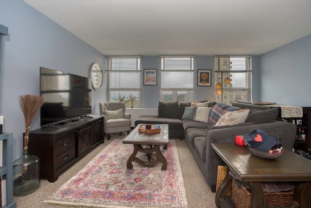 2626 N Lakeview Avenue 1604, Chicago, IL 60614