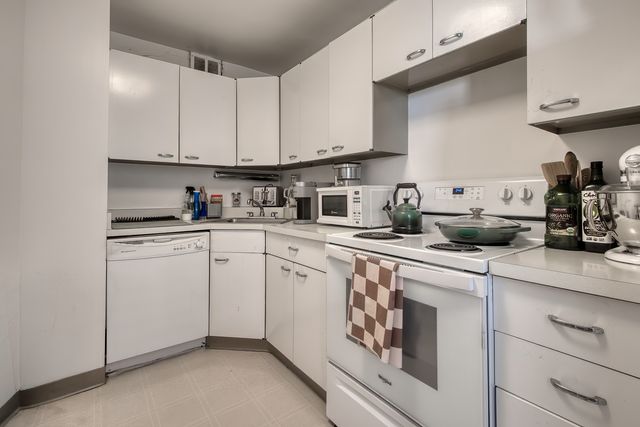 2626 N Lakeview Avenue 1604, Chicago, IL 60614