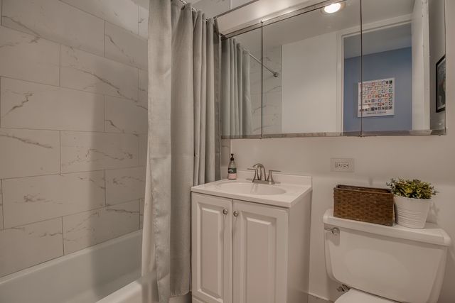 2626 N Lakeview Avenue 1604, Chicago, IL 60614