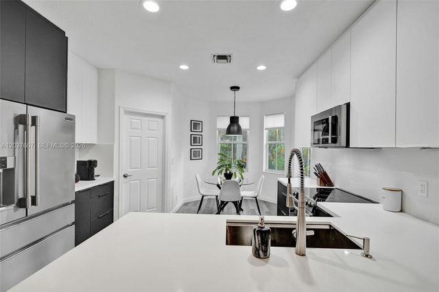 1725 Winterberry Lane, Weston, FL 33327