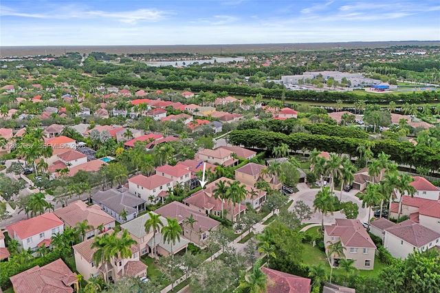 1725 Winterberry Lane, Weston, FL 33327