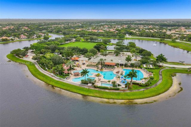 1725 Winterberry Lane, Weston, FL 33327