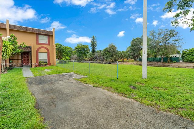 2790 NW 196th St 2790, Miami Gardens, FL 33056