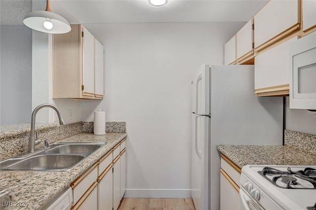 2200 South Fort Apache Road 1064, Las Vegas, NV 89117