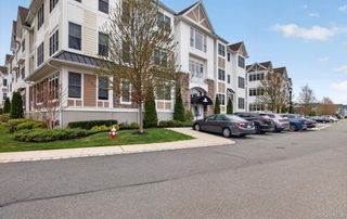 32103 Spruce Pond Circle, Plainview, NY 11803