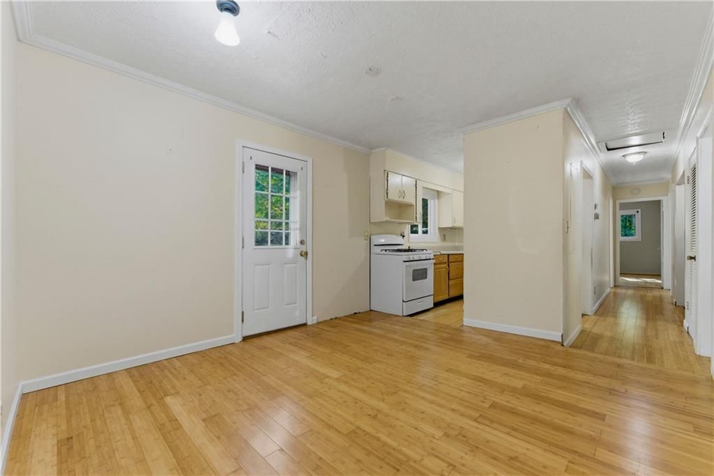 Image 11 of property listing at 1303 Cottonwood Court NW, Kennesaw, GA 30152