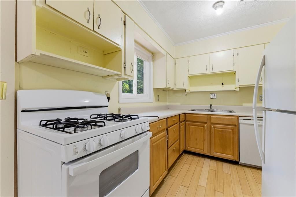Image 13 of property listing at 1303 Cottonwood Court NW, Kennesaw, GA 30152
