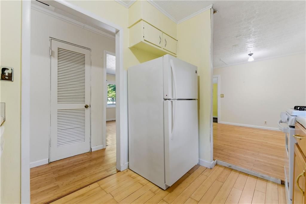 Image 15 of property listing at 1303 Cottonwood Court NW, Kennesaw, GA 30152