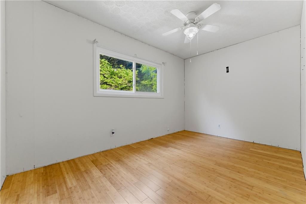 Image 17 of property listing at 1303 Cottonwood Court NW, Kennesaw, GA 30152