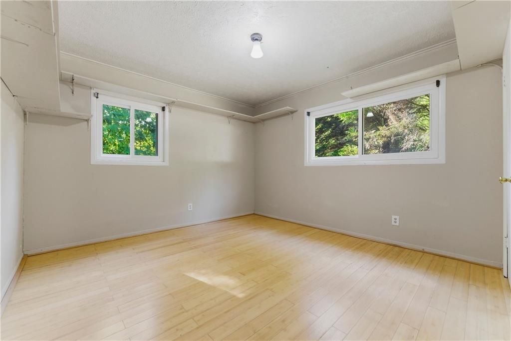 Image 19 of property listing at 1303 Cottonwood Court NW, Kennesaw, GA 30152