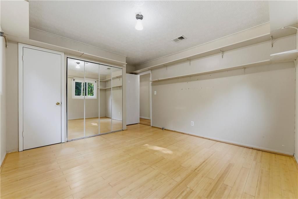 Image 20 of property listing at 1303 Cottonwood Court NW, Kennesaw, GA 30152