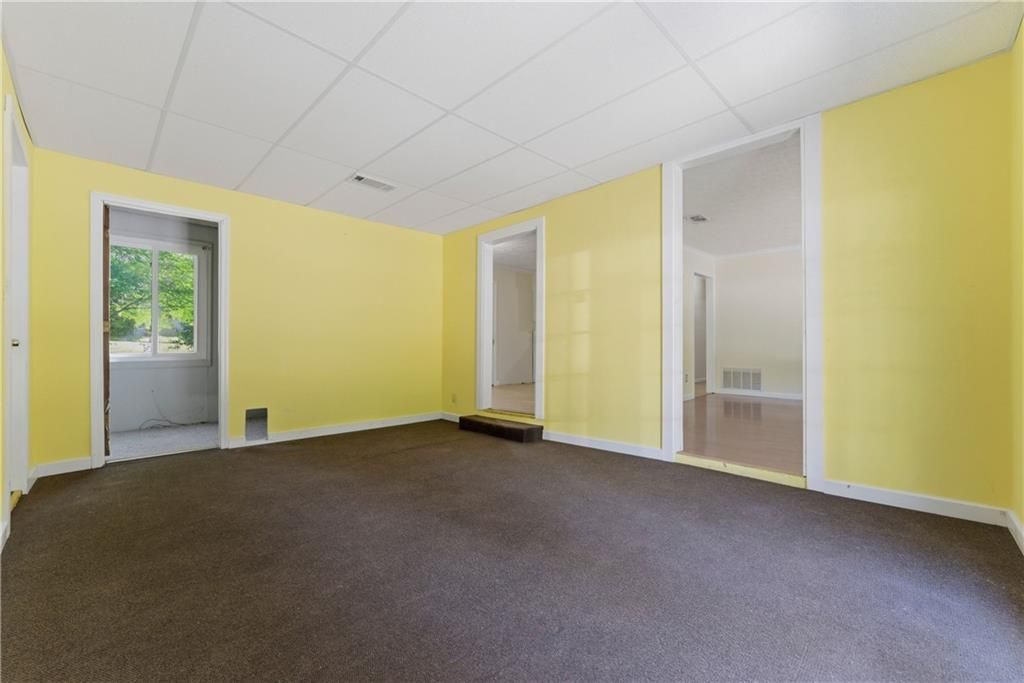 Image 4 of property listing at 1303 Cottonwood Court NW, Kennesaw, GA 30152