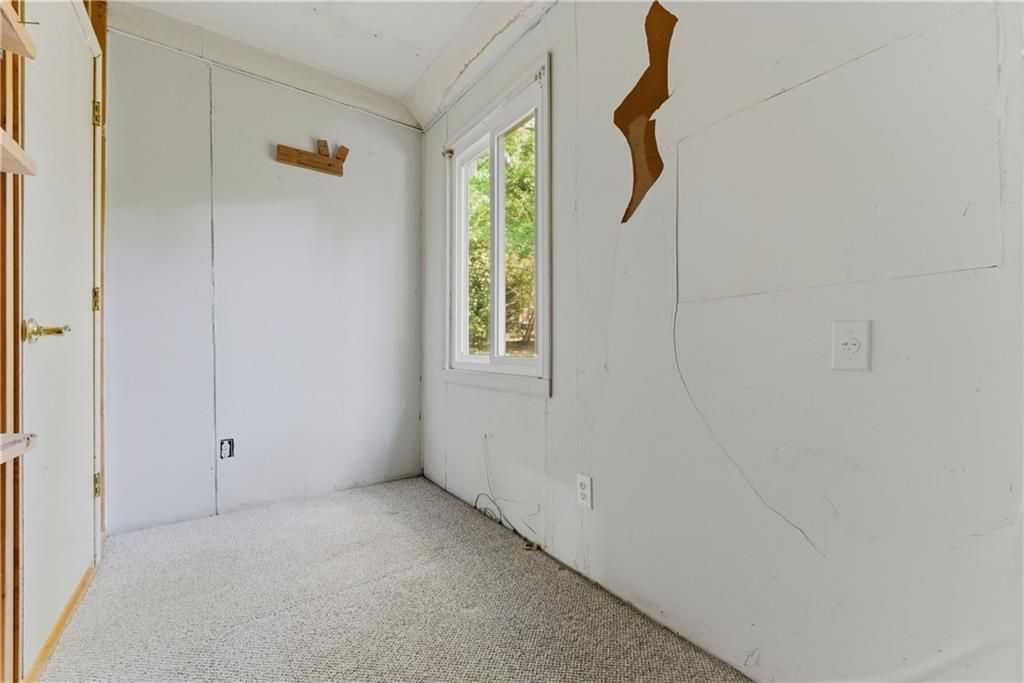 Image 8 of property listing at 1303 Cottonwood Court NW, Kennesaw, GA 30152