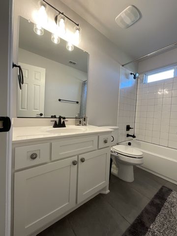 214 Tradd Street, Glenn Heights, TX 75154
