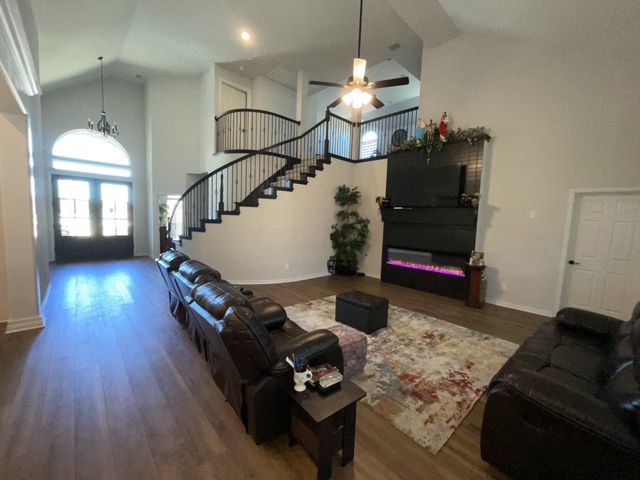 214 Tradd Street, Glenn Heights, TX 75154