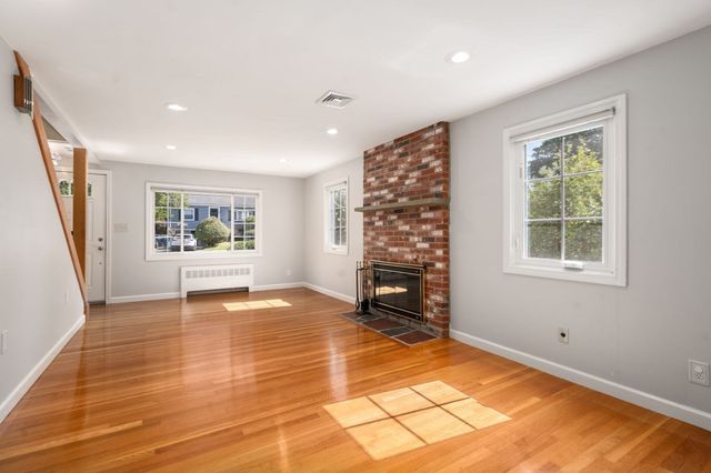 7 Cape Cod Ln, Canton, MA 02021